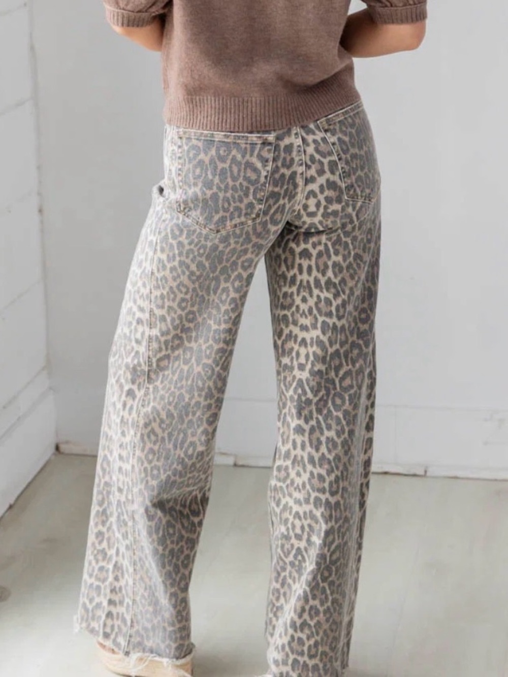 Tractr Snow Leopard-Print Wide-Leg Pants - Jeans Black, Tan, White Size 12 - Picture 3 of 12
